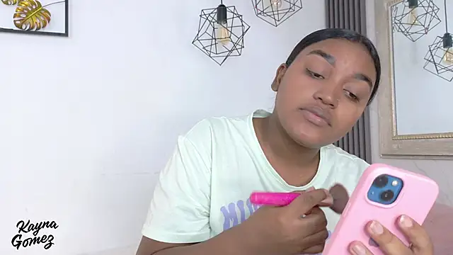 Snapshot of kayna_gomez chatting on 21, 12, 2025 kayna gomez online show from 21, 12, 2025