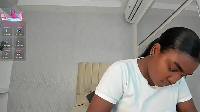 Snapshot of kayna_gomez chatting on 5, 4, 2026 kayna gomez online show from 5, 4, 2026