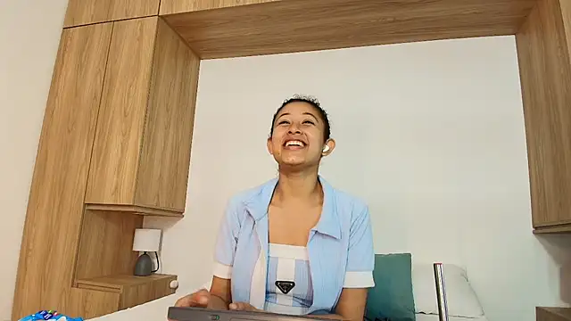 Milkdulce1 online show from 8, 10, 2025