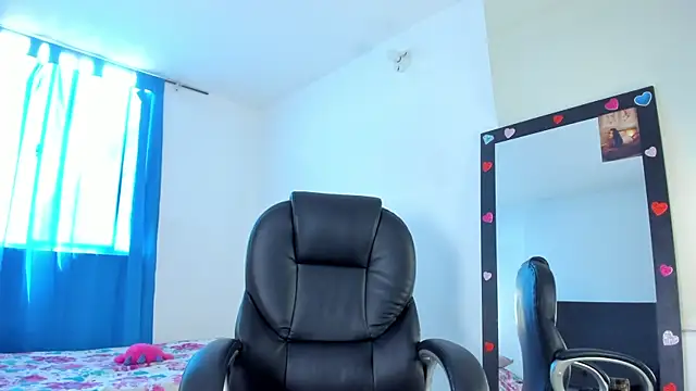 Aleja arango1 online show from 20, 4, 2026