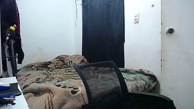 Snapshot of esjrobles chatting on 6, 10, 2025 esjrobles online show from 6, 10, 2025