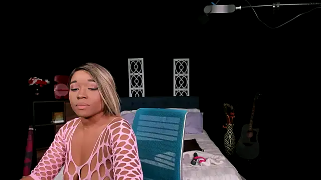 NinaRiveraXO online show from 4, 10, 2025