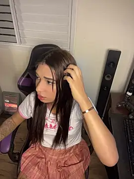 Snapshot of Gabyzinha_ni chatting on 17, 6, 2026 Gabyzinha ni online show from 17, 6, 2026