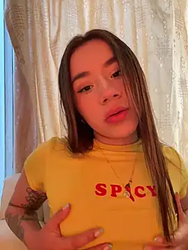 Snapshot of Im_Valen_Cute chatting on 12, 3, 2026 Im Valen Cute online show from 12, 3, 2026