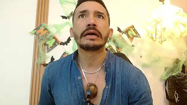 Snapshot of Reiko_85_ chatting on 21, 10, 2025 Reiko 85 online show from 21, 10, 2025