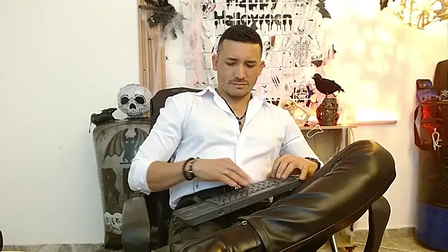 Snapshot of Reiko_85_ chatting on 1, 11, 2025 Reiko 85 online show from 1, 11, 2025