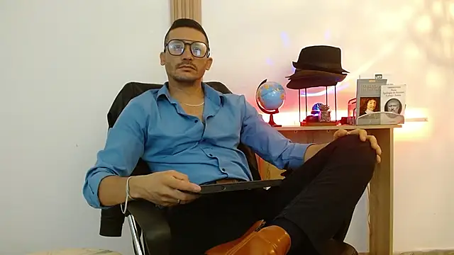 Snapshot of Reiko_85_ chatting on 4, 11, 2025 Reiko 85 online show from 4, 11, 2025