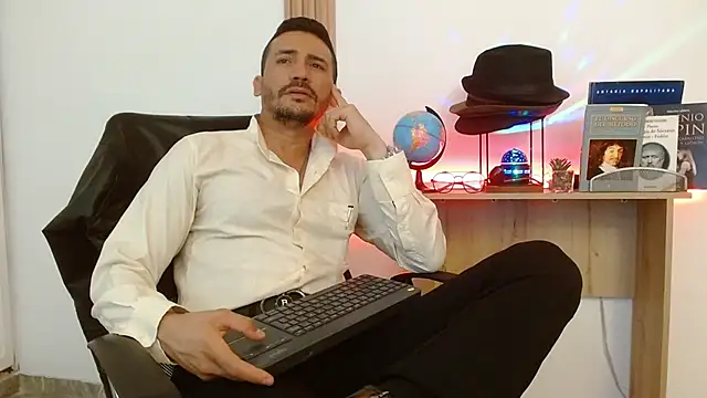 Snapshot of Reiko_85_ chatting on 13, 11, 2025 Reiko 85 online show from 13, 11, 2025