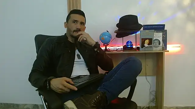 Snapshot of Reiko_85_ chatting on 15, 11, 2025 Reiko 85 online show from 15, 11, 2025