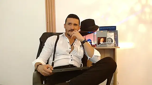 Snapshot of Reiko_85_ chatting on 17, 11, 2025 Reiko 85 online show from 17, 11, 2025