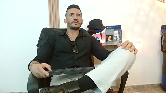 Snapshot of Reiko_85_ chatting on 24, 11, 2025 Reiko 85 online show from 24, 11, 2025