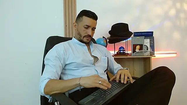 Snapshot of Reiko_85_ chatting on 26, 11, 2025 Reiko 85 online show from 26, 11, 2025