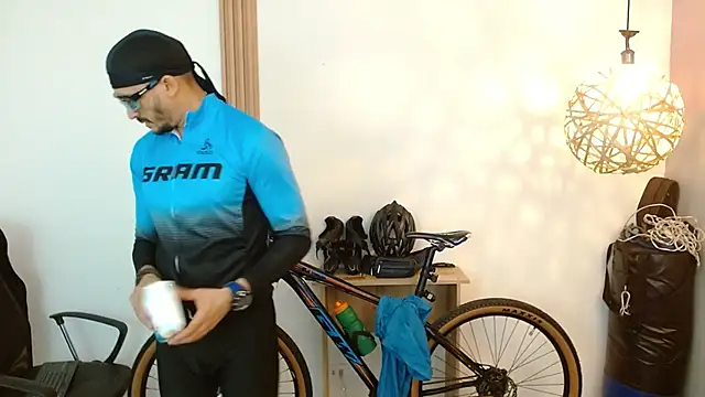 Snapshot of Reiko_85_ chatting on 28, 11, 2025 Reiko 85 online show from 28, 11, 2025