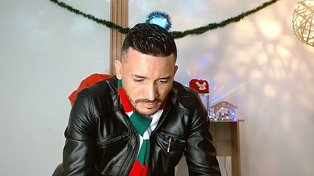 Snapshot of Reiko_85_ chatting on 2, 12, 2025 Reiko 85 online show from 2, 12, 2025