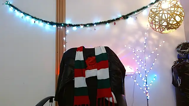 Snapshot of Reiko_85_ chatting on 18, 12, 2025 Reiko 85 online show from 18, 12, 2025