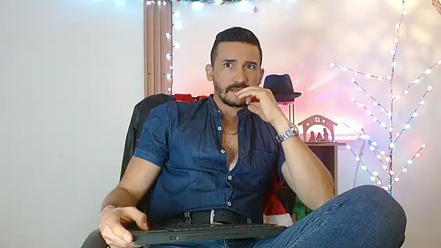 Snapshot of Reiko_85_ chatting on 19, 12, 2025 Reiko 85 online show from 19, 12, 2025