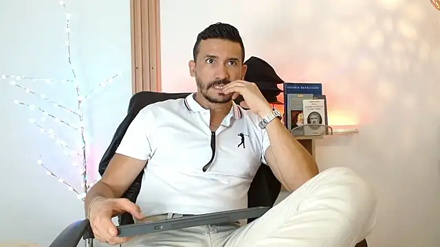 Snapshot of Reiko_85_ chatting on 11, 1, 2026 Reiko 85 online show from 11, 1, 2026