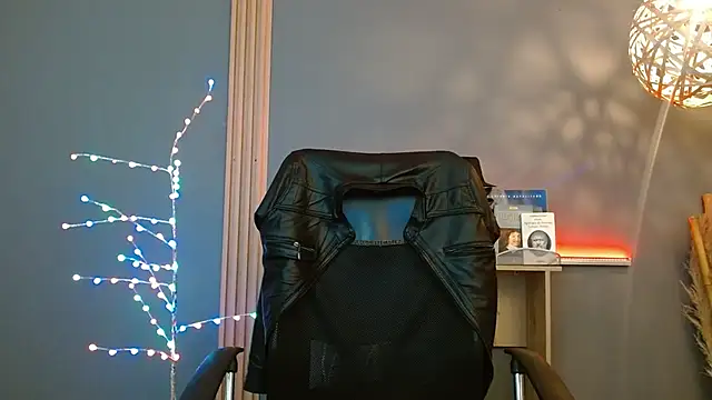 Snapshot of Reiko_85_ chatting on 3, 2, 2026 Reiko 85 online show from 3, 2, 2026