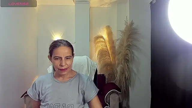 Snapshot of Milf_karlye chatting on 6, 6, 2026 Milf karlye online show from 6, 6, 2026