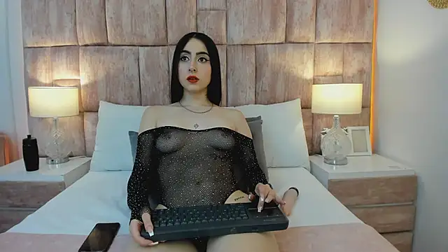 Snapshot of MonserratPeters chatting on 10, 12, 2024 MonserratPeters online show from 10, 12, 2024