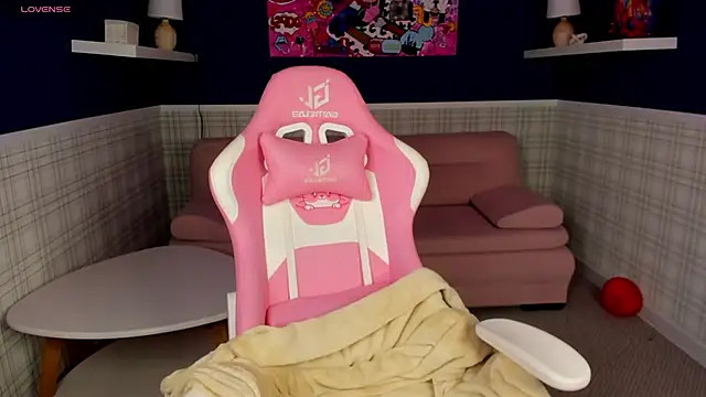 Jennifer Wadee online show from 18, 3, 2025