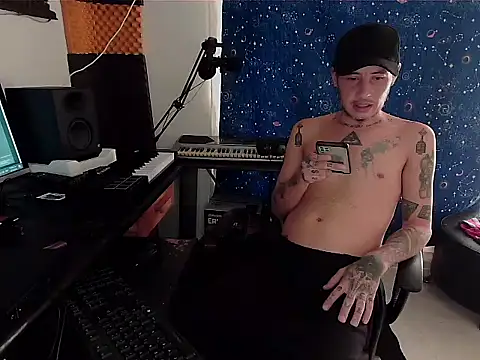 Snapshot of patrik_tattoo_ chatting on 4, 12, 2024 patrik tattoo online show from 4, 12, 2024