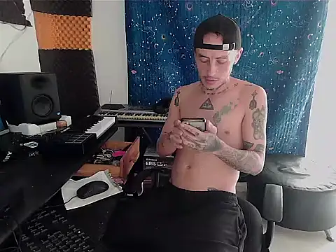 Snapshot of patrik_tattoo_ chatting on 27, 12, 2024 patrik tattoo online show from 27, 12, 2024