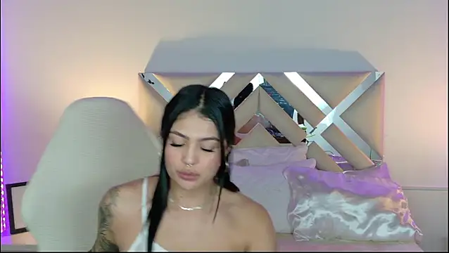 Mara Saenzz online show from 23, 12, 2024