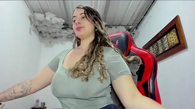 Snapshot of Lauu_G chatting on 22, 12, 2025 Lauu G online show from 22, 12, 2025