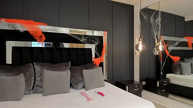 emilie xx  online show from 27, 10, 2025