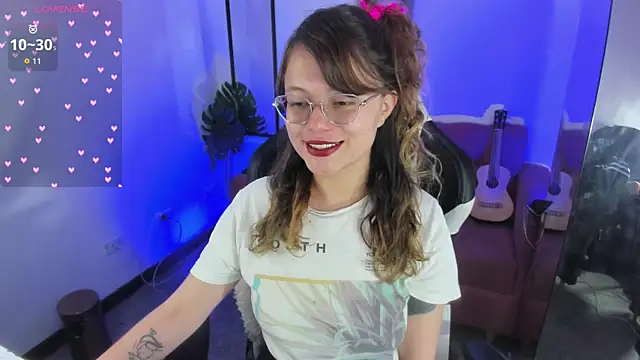 Snapshot of blackberrys_ chatting on 13, 10, 2025 blackberrys  online show from 13, 10, 2025