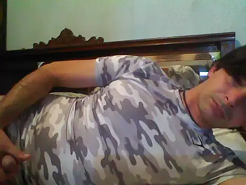 Snapshot of frank32love chatting on 7, 1, 2026 frank32love online show from 7, 1, 2026