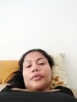 Snapshot of KarenGuzman_ chatting on 11, 11, 2025 KarenGuzman online show from 11, 11, 2025