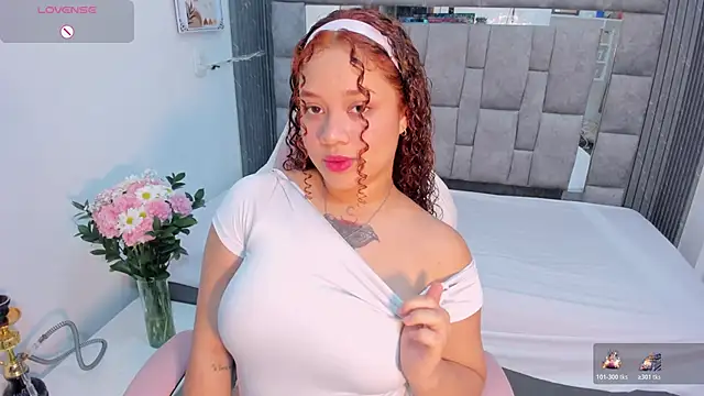 Snapshot of zulyjones chatting on 15, 12, 2025 zulyjones online show from 15, 12, 2025