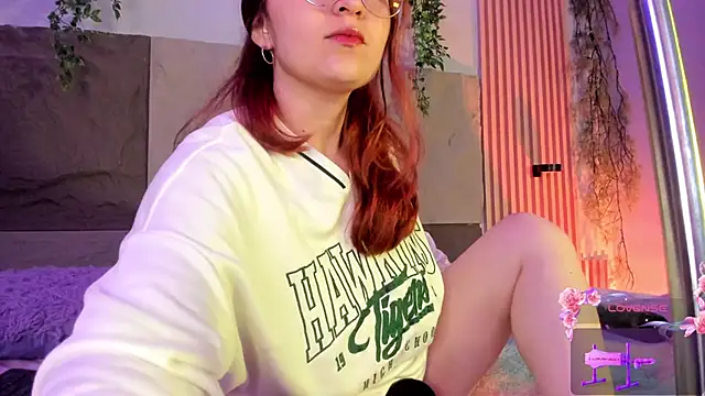 Snapshot of centaurigirl chatting on 19, 4, 2026 centaurigirl online show from 19, 4, 2026