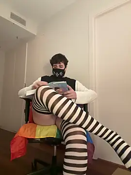 Snapshot of Your_femboy24 chatting on 11, 1, 2025 Your femboy24 online show from 11, 1, 2025