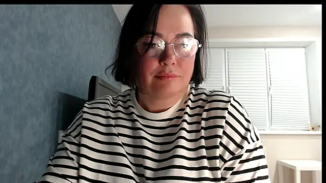 Nora Star online show from 15, 12, 2025