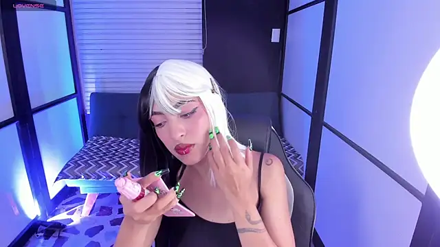 Snapshot of AlliceRosero chatting on 4, 11, 2025 AlliceRosero online show from 4, 11, 2025