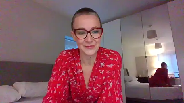 ELEGANT-ARIA36 online show from 6, 1, 2025