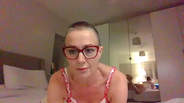 ELEGANT-ARIA36 online show from 26, 1, 2025