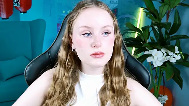 VivienLeeigh online show from 4, 11, 2025