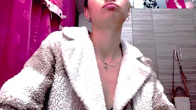 holy juli online show from 11, 2, 2026