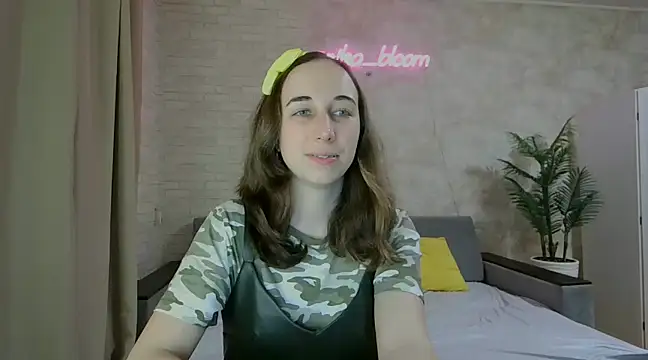 Snapshot of Anika_bloom chatting on 1, 2, 2025 Anika bloom online show from 1, 2, 2025
