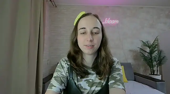 Snapshot of Anika_bloom chatting on 1, 2, 2025 Anika bloom online show from 1, 2, 2025
