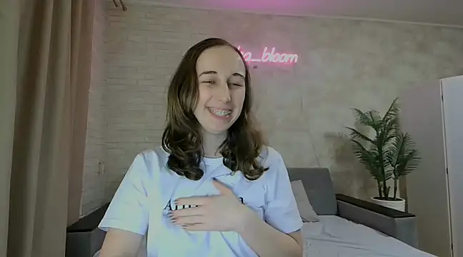Snapshot of Anika_bloom chatting on 2, 2, 2025 Anika bloom online show from 2, 2, 2025