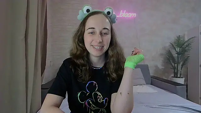 Snapshot of Anika_bloom chatting on 11, 2, 2025 Anika bloom online show from 11, 2, 2025