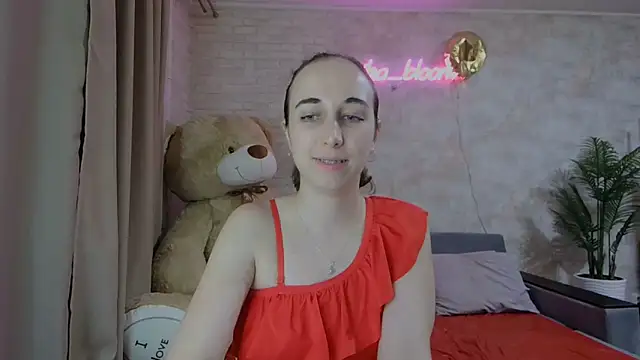 Snapshot of Anika_bloom chatting on 5, 3, 2025 Anika bloom online show from 5, 3, 2025