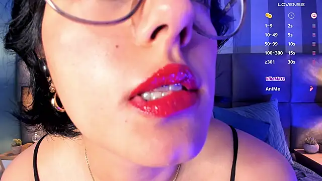Snapshot of victoria_byte chatting on 8, 3, 2025 victoria byte online show from 8, 3, 2025