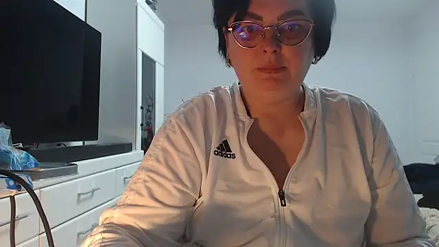 Snapshot of Amandamuller1982 chatting on 5, 4, 2026 Amandamuller1982 online show from 5, 4, 2026