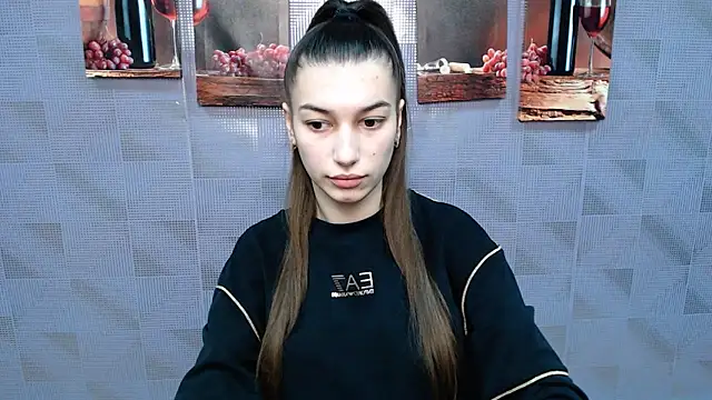 KarolinaRosse  online show from 24, 1, 2025